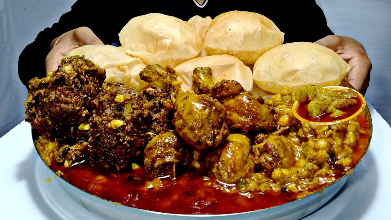Yummy Mutton Ball Tadka, Chicken Leg Piece Kosha, Oily Dall With Puri / Luchi Eating Video