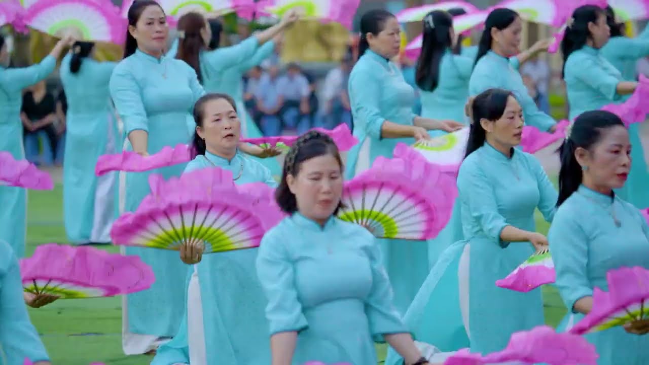 Đội hoa giáo xứ Phát Diệm: dâng hoa Mân Côi tại Giáo xứ Sào Lâm 10.2025
