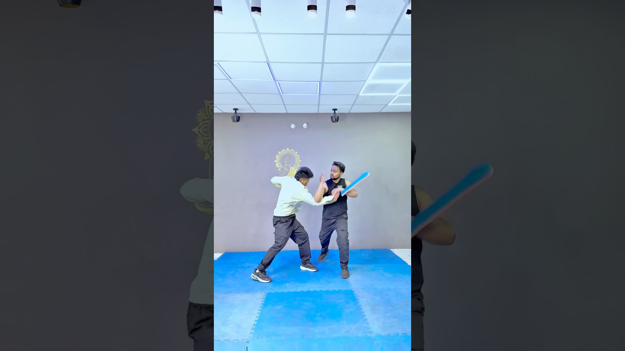 Essential Self-Defence: The Elbow Strike Tutorial💥 #SelfDefence #MartialArts #CombatSports #shorts