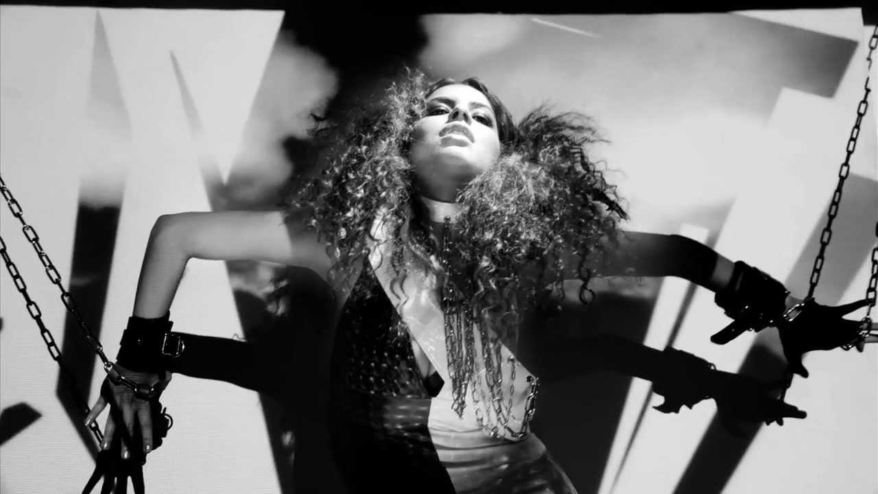 BELLA SAONA - CRAWL - OFFICIAL MUSIC VIDEO