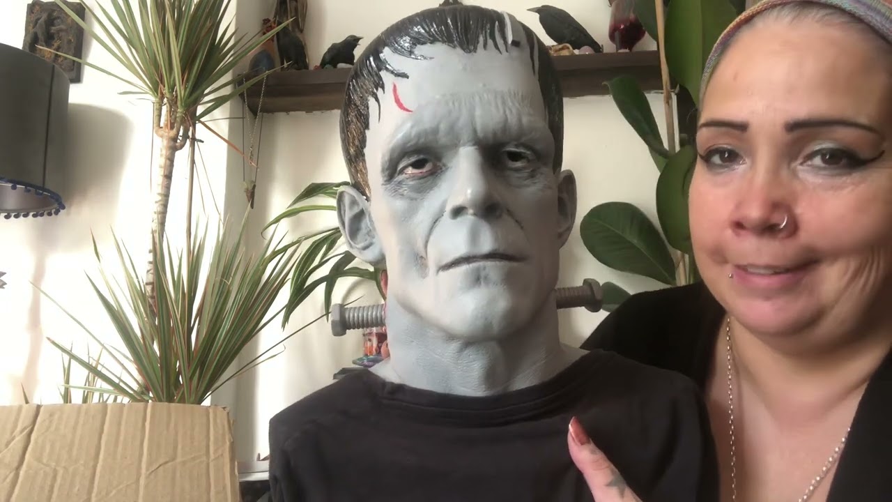 Video 16 FRANKENSTEIN BUST UNIVERSAL MONSTERS VLOGTOBER