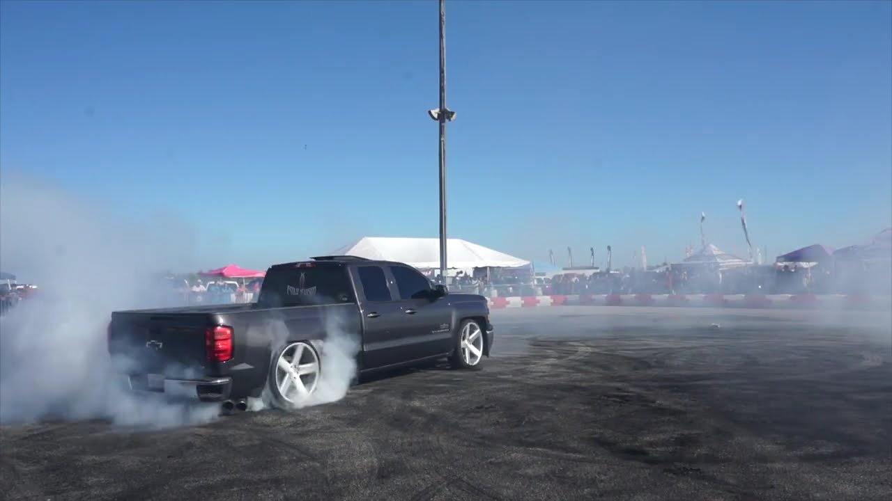 BURNOUTS at the donut pit infront of a huge crowd!