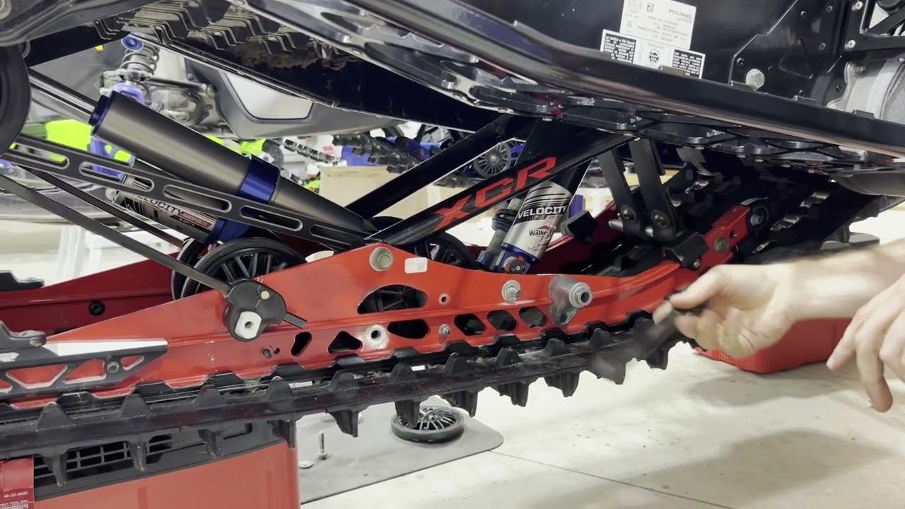 Установка системы очистки льда Polaris Indy/Indy XCR - 1Rig Ice Scratcher System