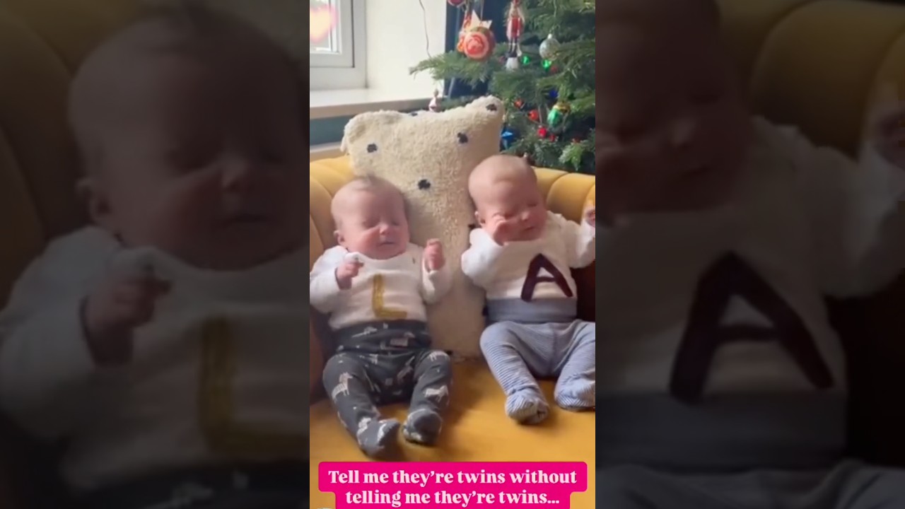 Близнецы синхронизируют свое поведение 🥰🥰 #малыш #близнецы #смешно #мило