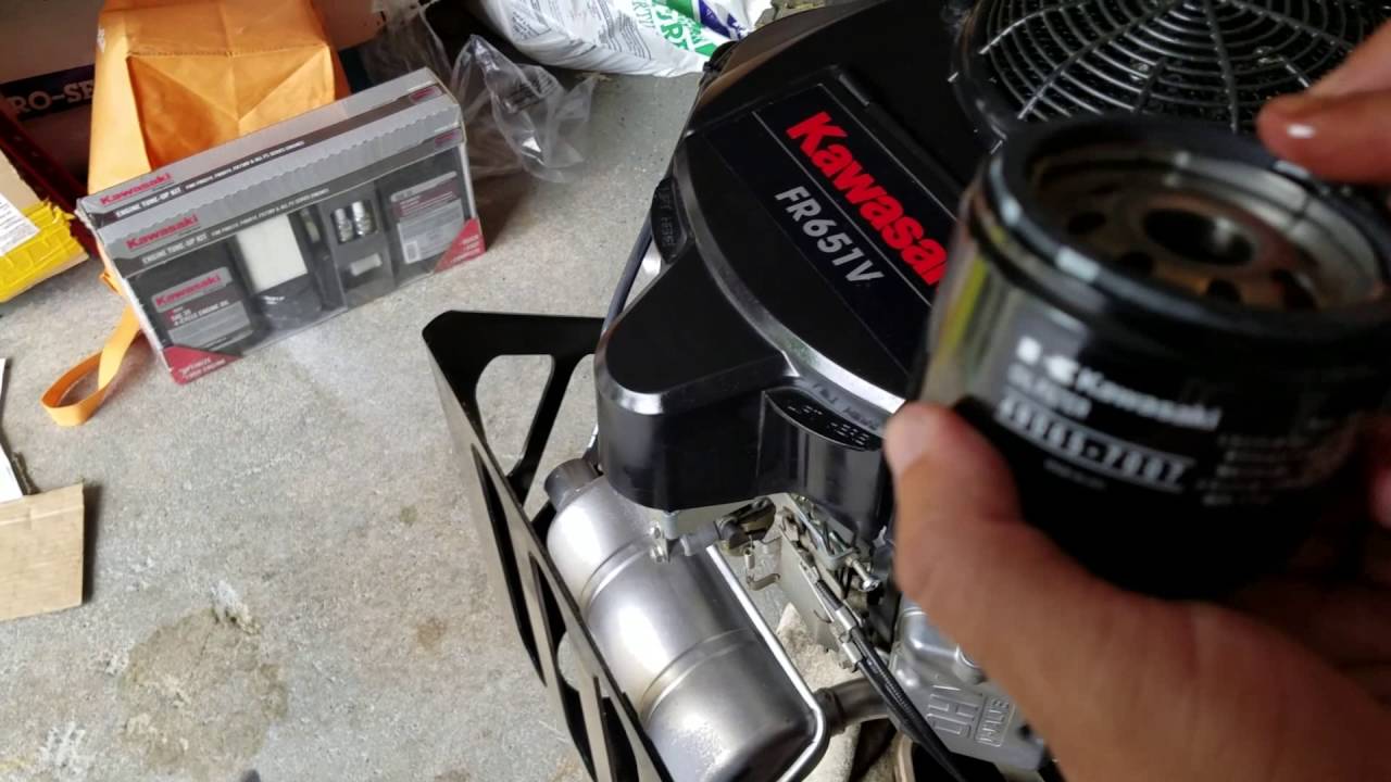 Замена масла Bob Cat CRZ (Kawasaki FR651V)