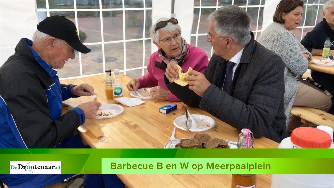 Barbecue B en W op Meerpaalplein in Dronten