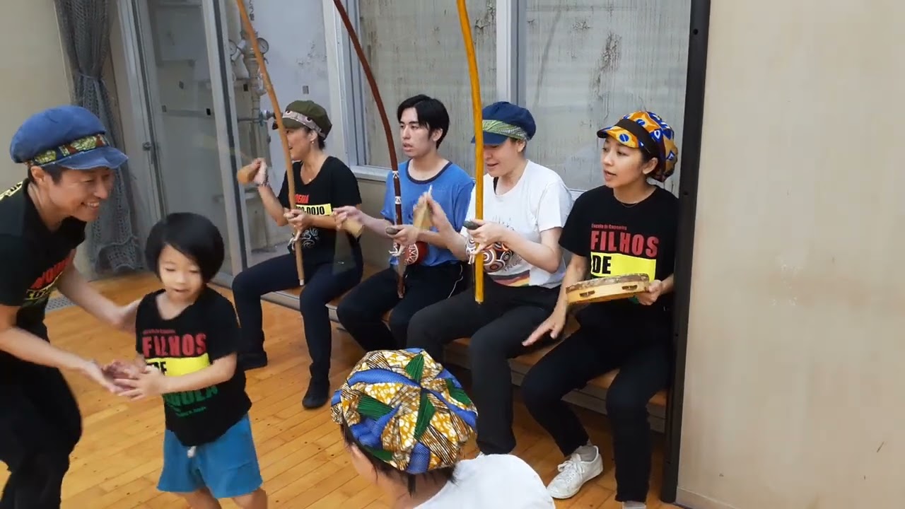 Música de capoeira (歌詞は概要欄) : ①Aqui do lado tem uma lagoa ②Eu não sou daqui não vim pra ficar