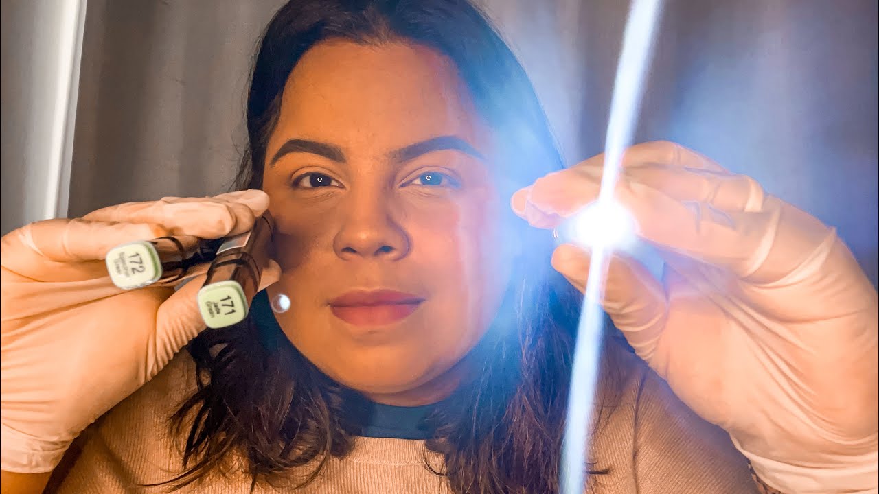 Asmr Examinando Você | Teste de daltonismo com lanterna - ASMR CASEIRO