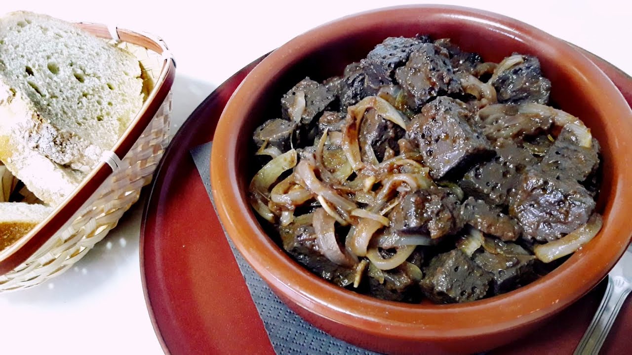 Otra receta de mi infancia SANGRE DE POLLO ENCEBOLLADA un plato de toda la vida