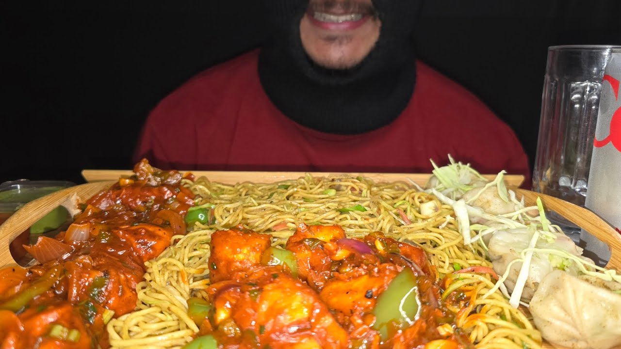 VEG NOODLES, CHILI PANEER , VEG STEAMED MOMOS , PANEER CHILI MOMOS WITH DIET COKE| CHINESE PLATTER|