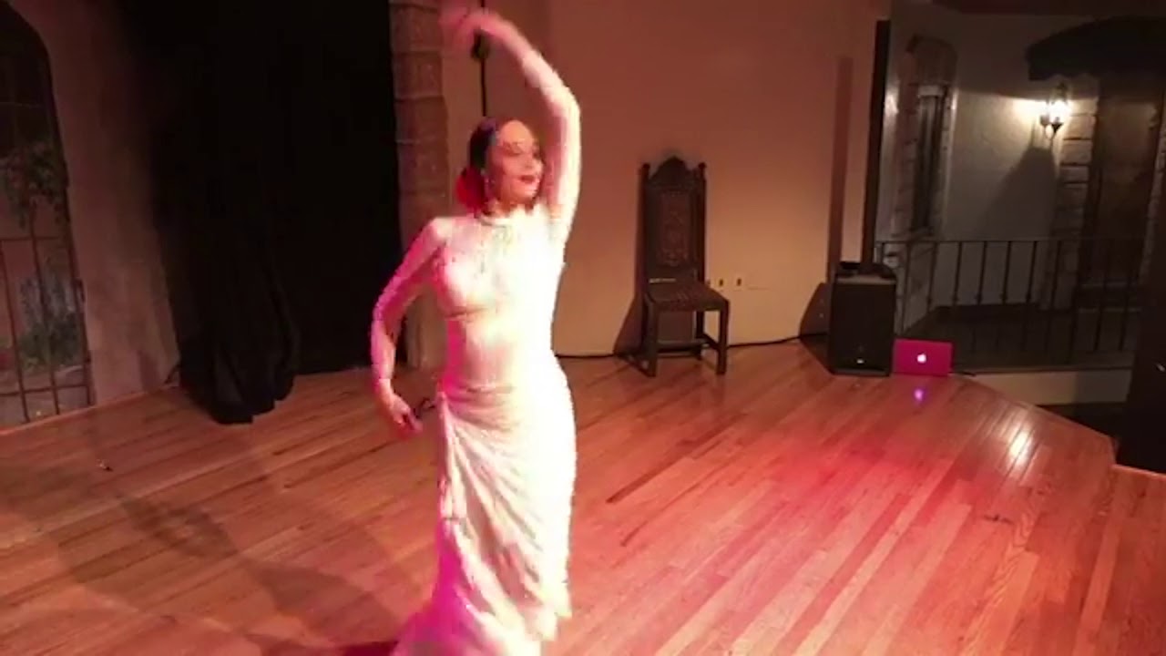 La Emi flamenco performance