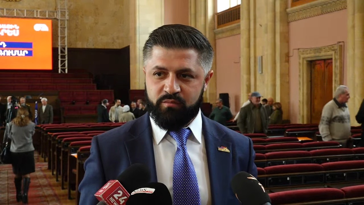 Արտախորհրդարանական ուժերի հետ քննարկում ունենք, բայց վարչապետի թեկնածուն Կարապետյանն է. Ալեքսանյան