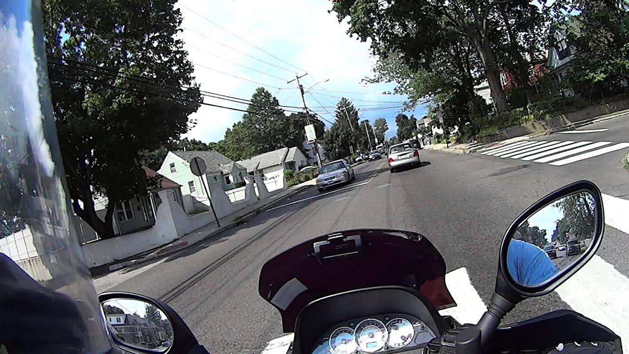 Moto Vlog #10 - Maxi-Scooters vs Motorcycle