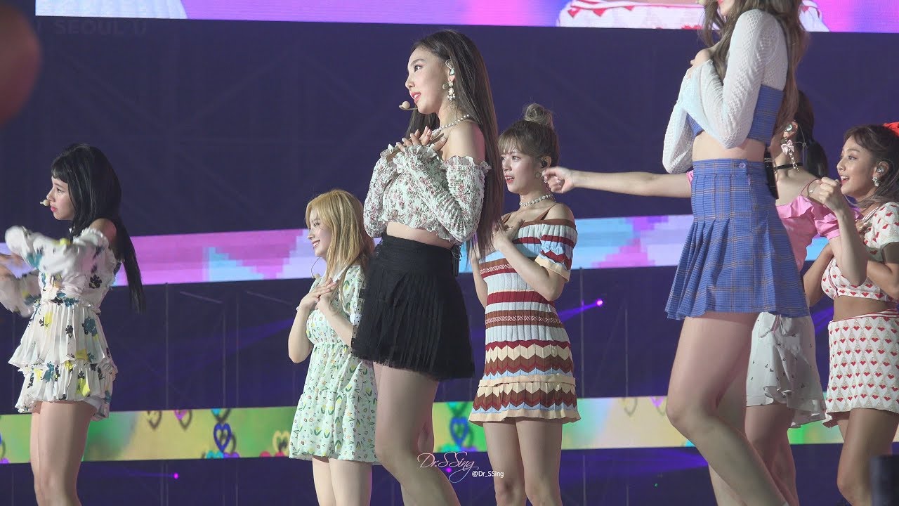 [4K fancam] 180801 KMF 'HEART SHAKER'  - Twice 나연