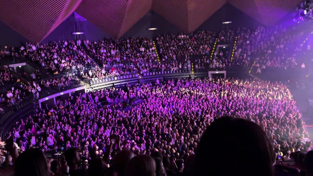 Hurts - Miracle (24. Mai live in Berlin)