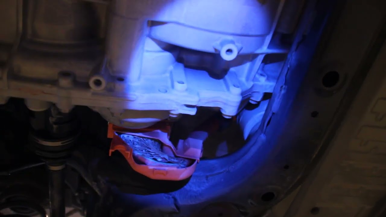 Innotec HT Wax DRY - kontrola właściwej grubości warstwy przy pomocy lampy UV.