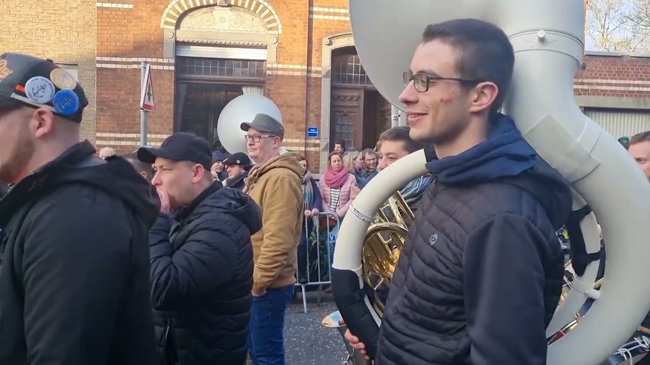 #2023 les gilles de binche dimanche gras cortège les marins