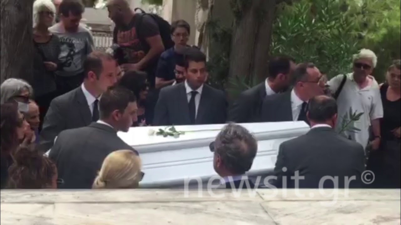 Κηδεία Ζωής Λάσκαρη: Λύγισε ο Αλέξανδρος Λυκουρέζος