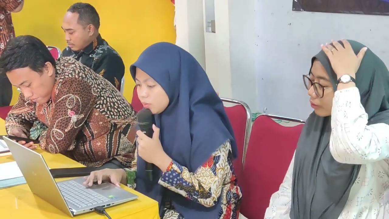 Rapat Koordinasi Kepala Sekolah dan Komite SD Plus Nurul Hikmah Pamekasan