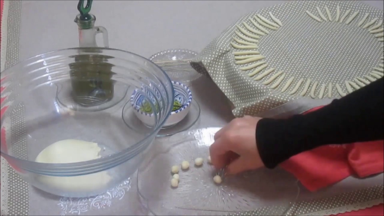 Preparation macaronis maison            طريقة تحضير عجينة المقرونة الدّياري