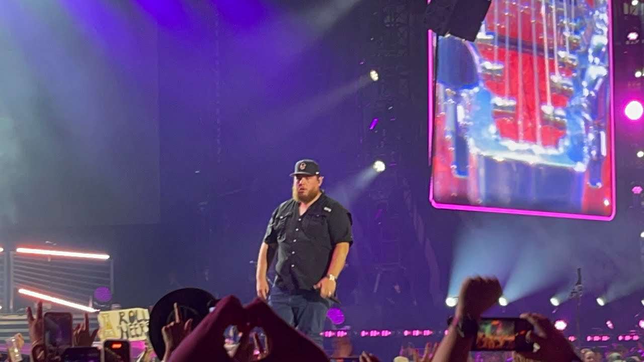 Luke Combs- Growing Up and Getting Old. Bank of America Stadium Charlotte NC