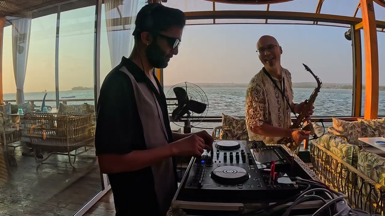 Live live set with beautiful music and saxophone - Recording from a performance from the KIKI