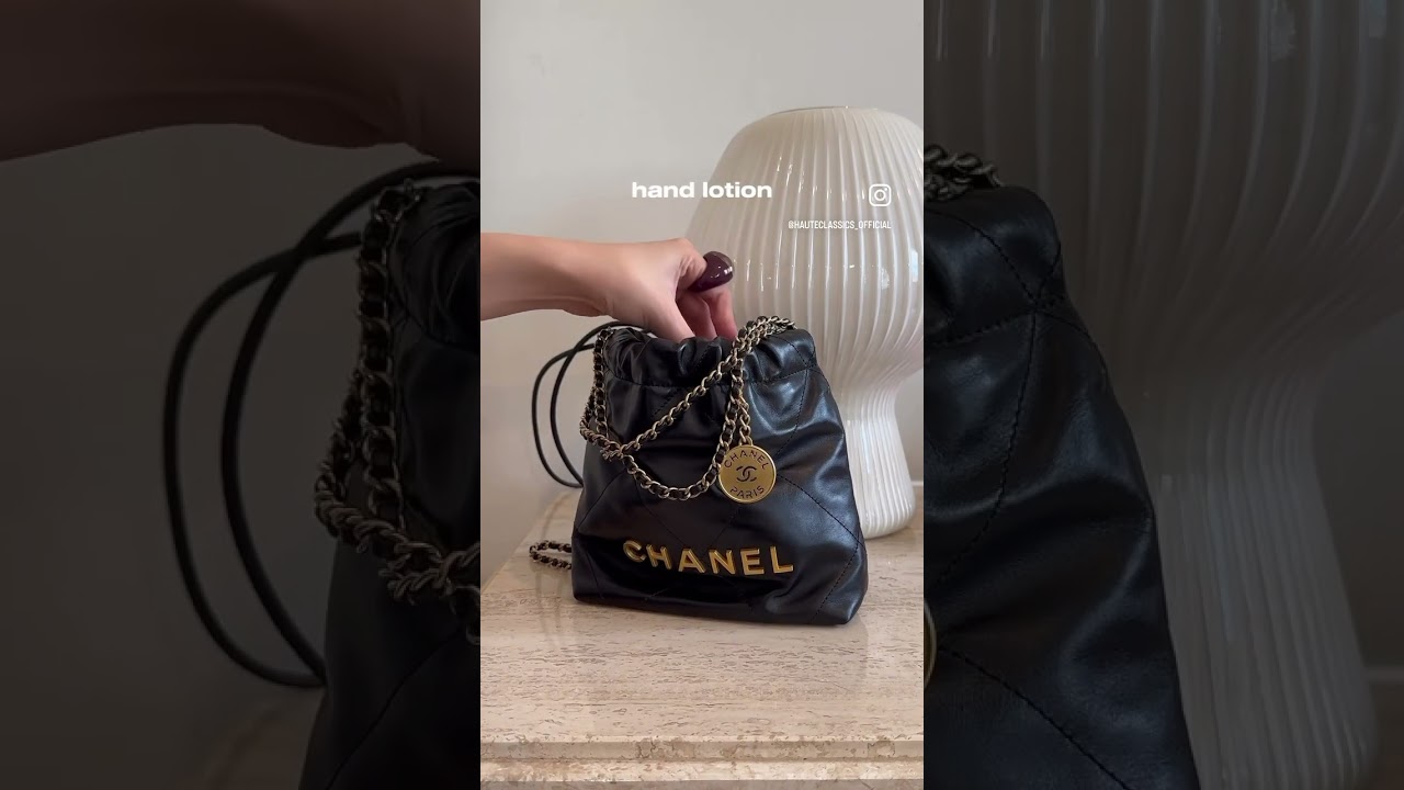 What fits in my Chanel mini 22 🖤