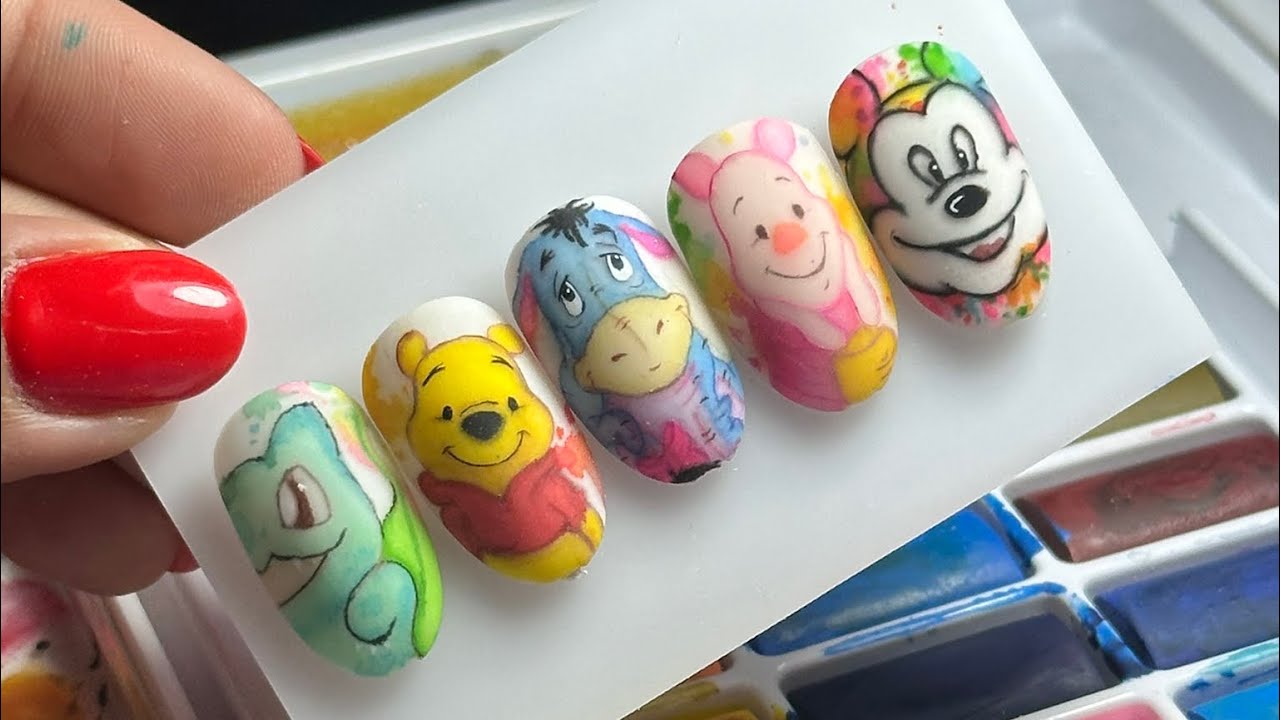 “¡Dibuja a Mickey Mouse en Uñas con Técnica Acuarela! 🎨💅” Fácil y Rápido