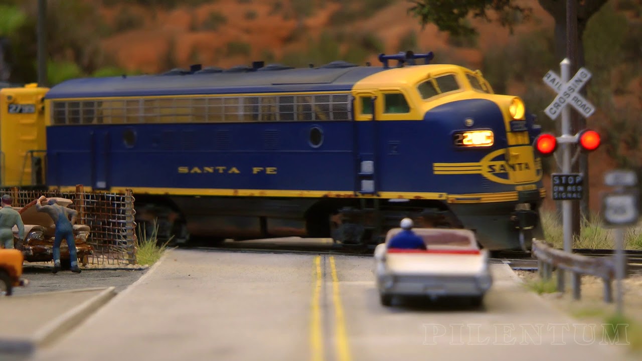 HO Scale Santa Fe Layout - Steam Locomotives and EMD F7 Diesel Electric Locomotives - Model Railroad