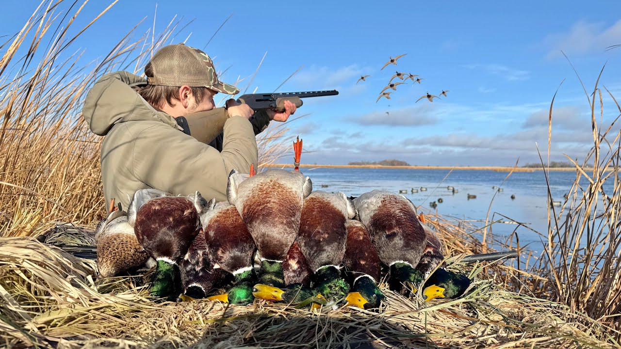 I CAN'T BELIEVE THIS HAPPENED! (DUCK HUNTING)