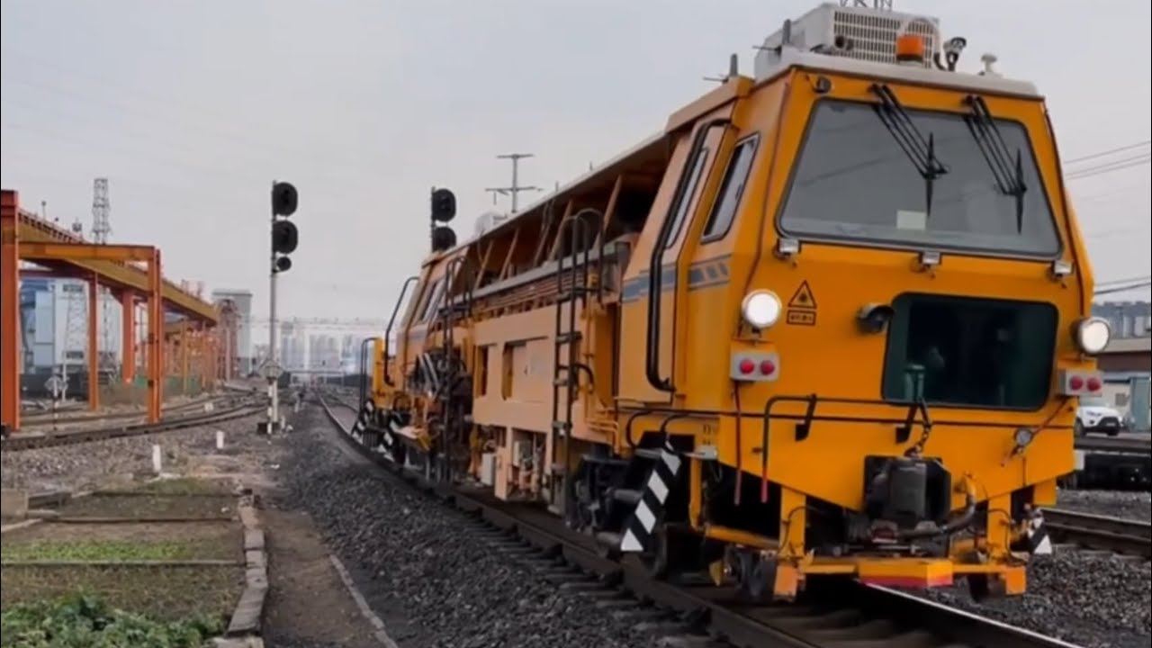 Unbelievable Track Upgrades | Watch This High-Tech Maintenance Train at Work!
