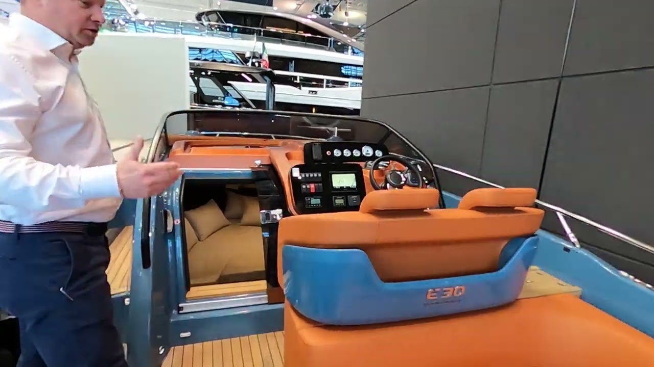 CRANCHI E30 - Walkthrough boot Düsseldorf 2024