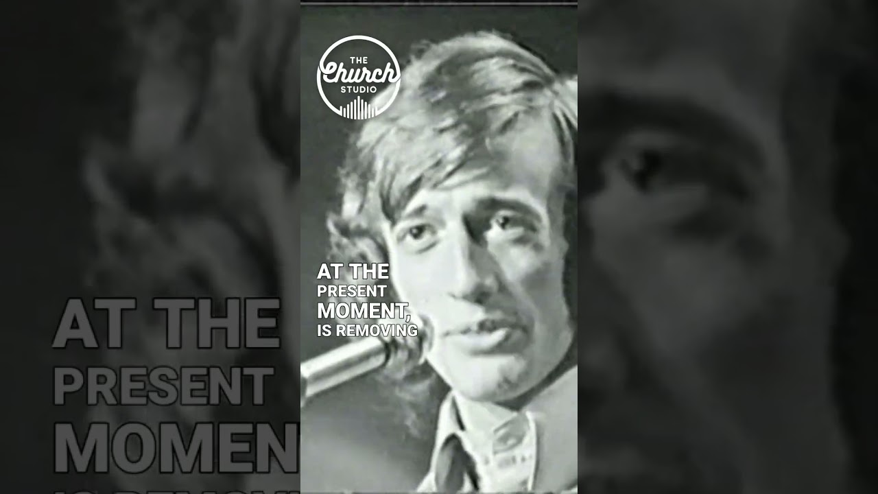 Funny Barry Gibb Introduction - Robin Gibb at Bee Gees Concert