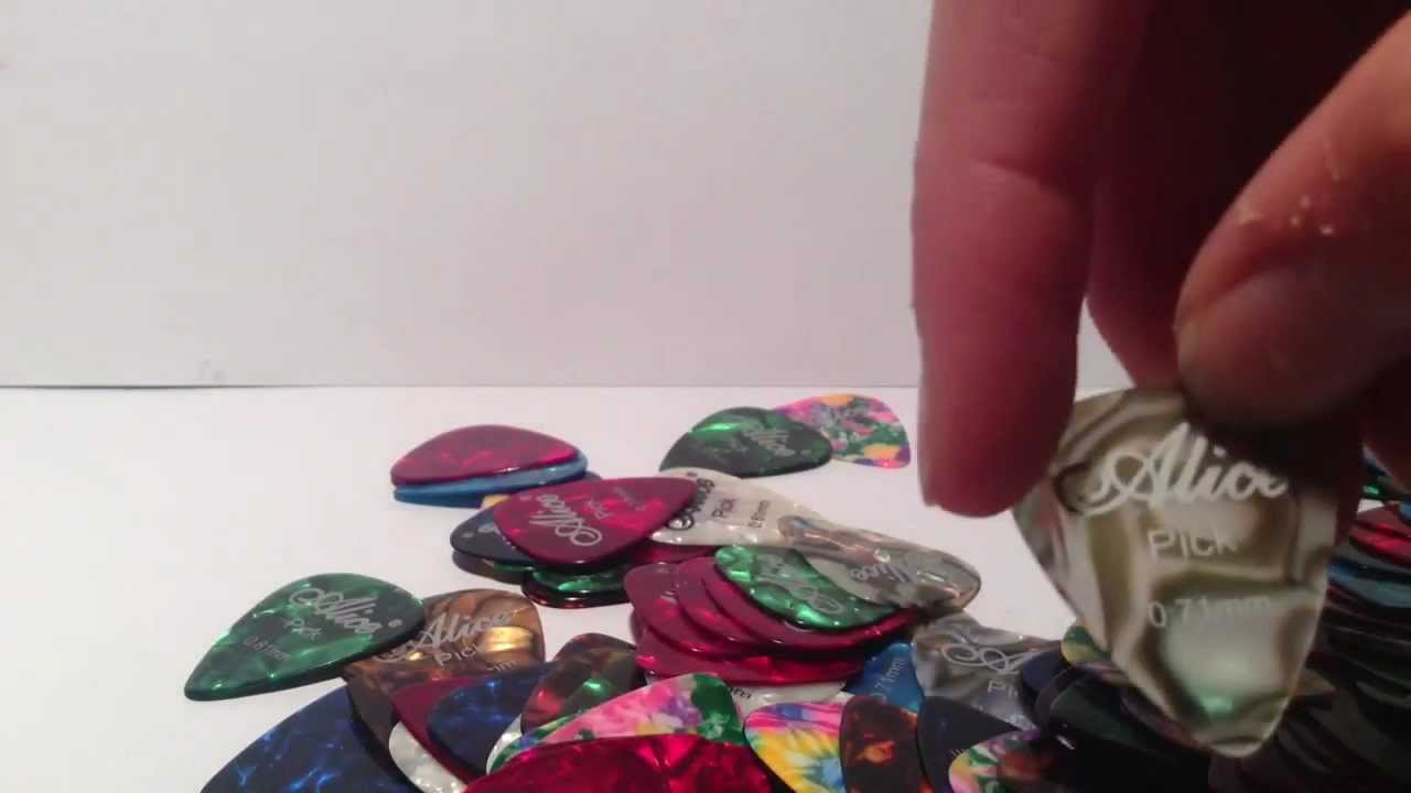 Alice guitar picks plain and celluloid review (eBay) by Nao