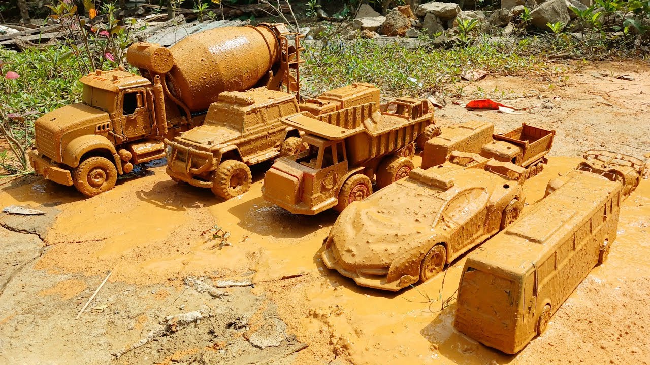 Menolong Mainan Lumpur, Truk Molen Besar, Bus Telolet, Truk Pasir, Dump Truck, Mobil Polisi.