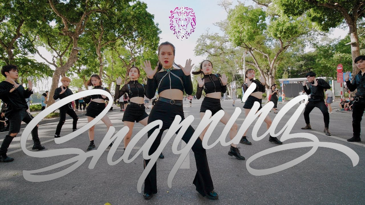 [KPOP IN PUBLIC CHALLENGE] 청하 (CHUNG HA) - 
