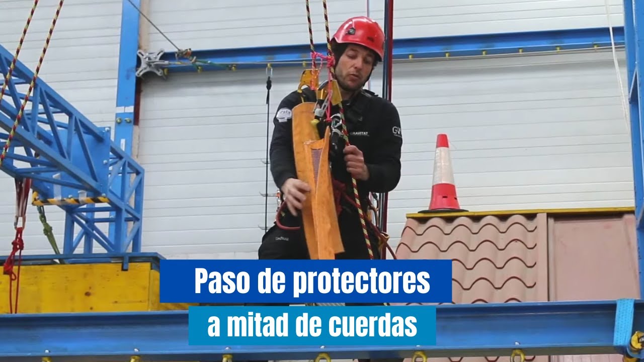 IRATA nivel 1: Paso de protectores a mitad de cuerdas