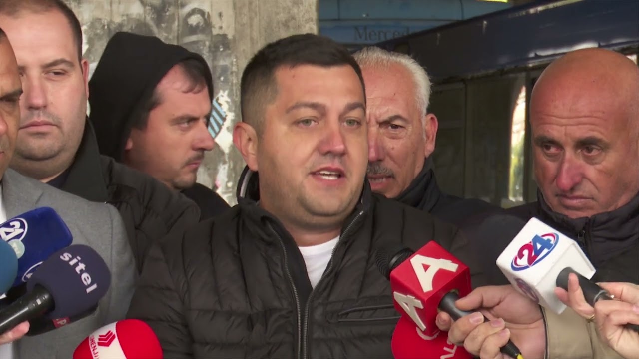 Тензично пред транспортен центар каде приватните превозници си ги бараа парите од ЈСП Скопје