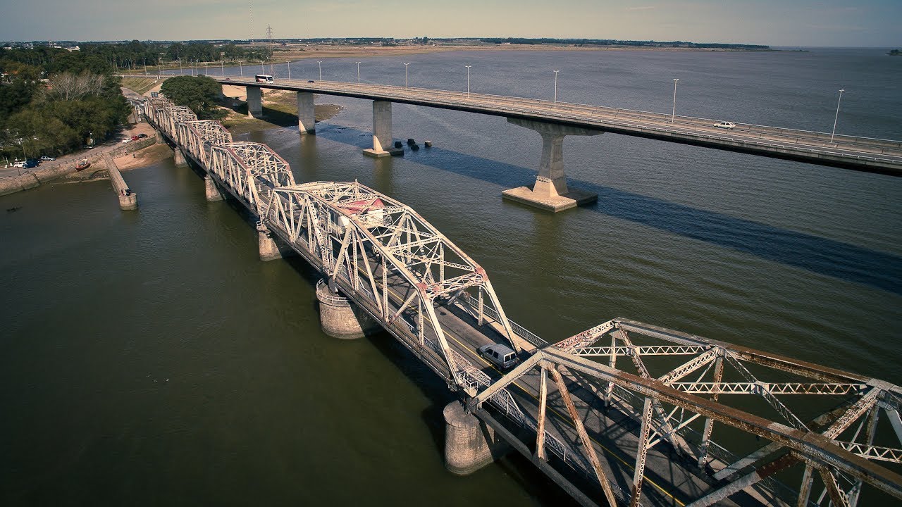 El puente de Santa Lucía desde un drone. Uruguay. Disfrutalo en full HD!