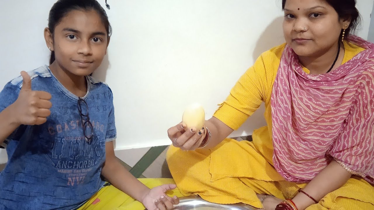 आज टीना होली के लिए आलू चिप्स काट रहीं। Aloo Chips Ki Tayari! 