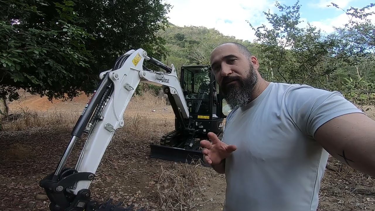 Mini Escavadeira Bobcat E26 LongArm 3ton. Complemento vídeo anterior...