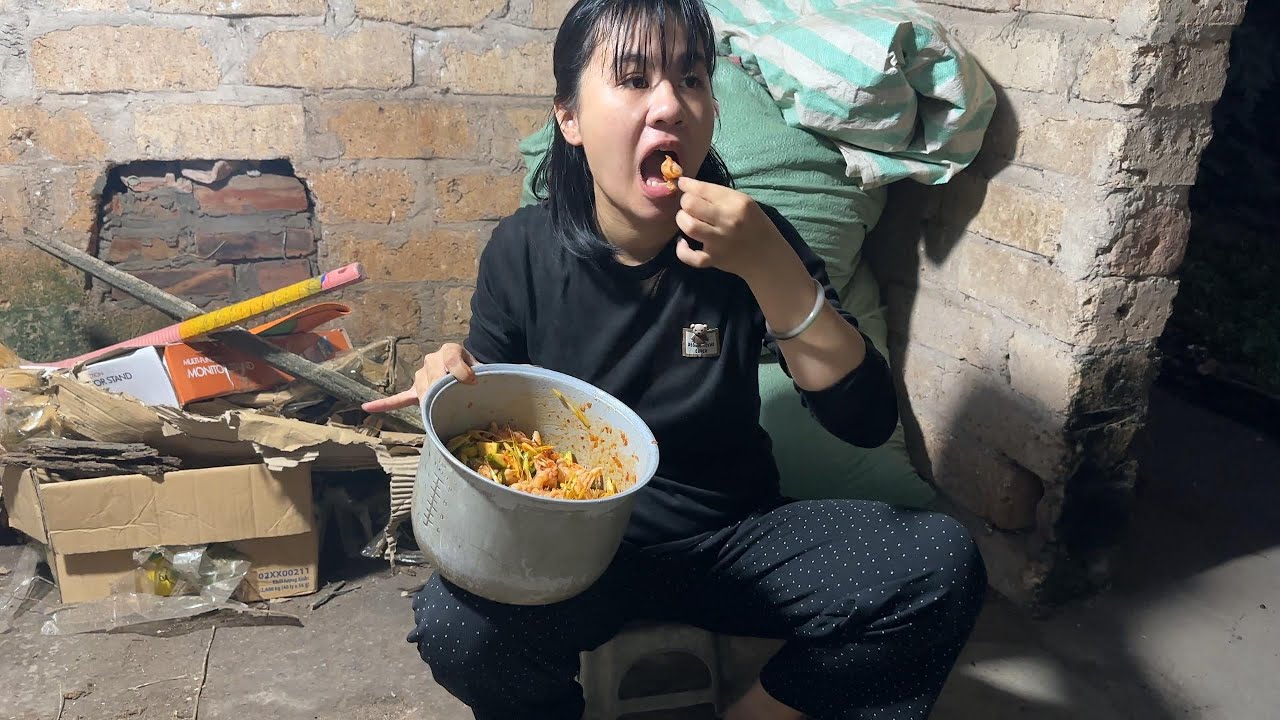 Warm and Simple Cooking in the Vietnamese Countryside | Ly A