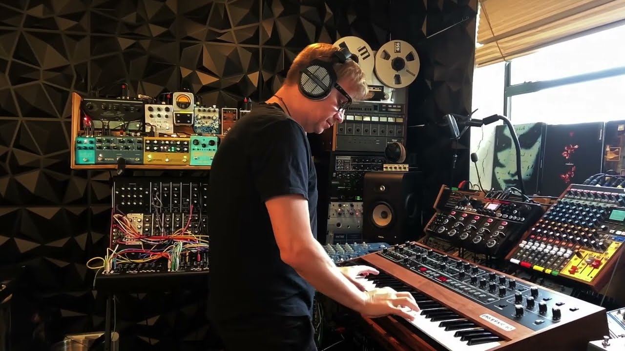 Peaceful Days Echoes (Berlin School with analog synths)
