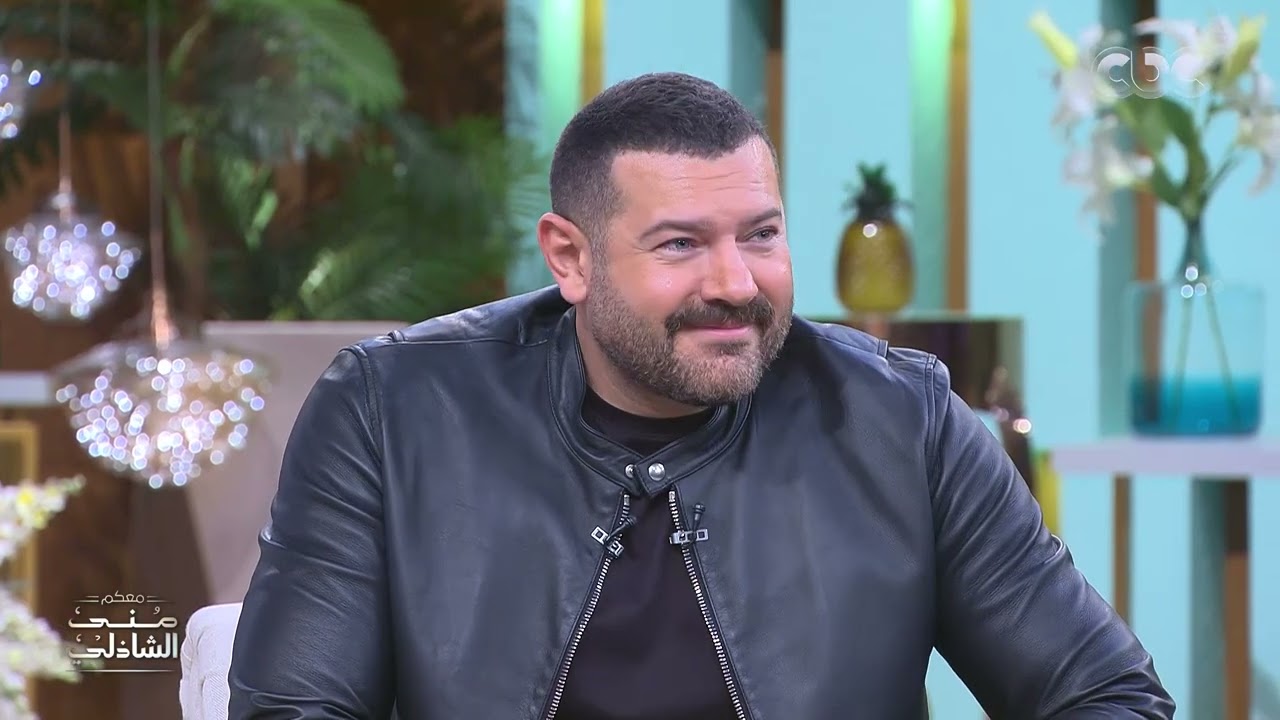 لعبة سؤال مُحرج ولا حُكم؟ مع عمرو يوسف