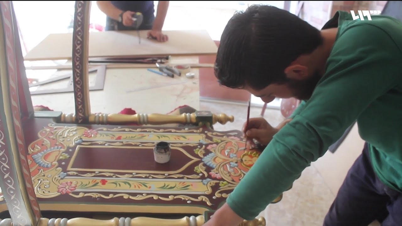 الرسم العجمي.. حرفة فنية من أصول دمشقية