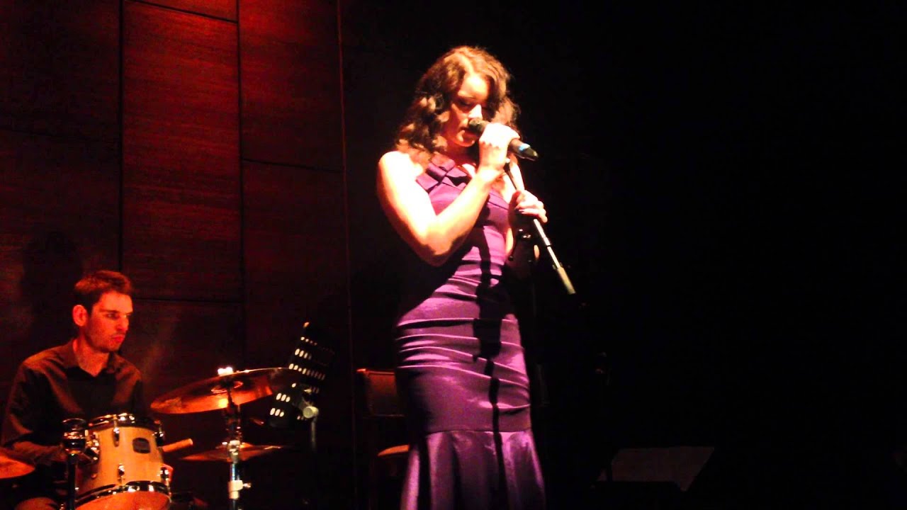 Lucie Jones - Skyfall - Best Of Bond Caberet