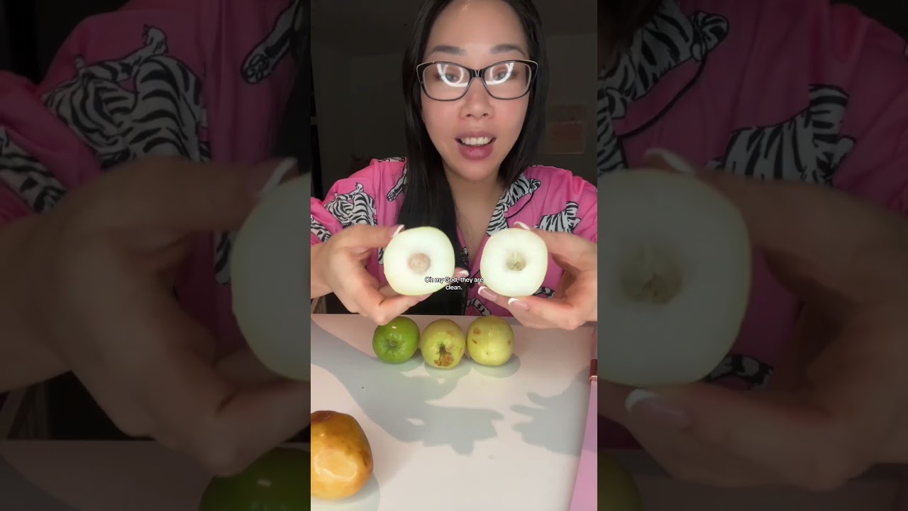 Охота на личинок? #фрукты #ужас