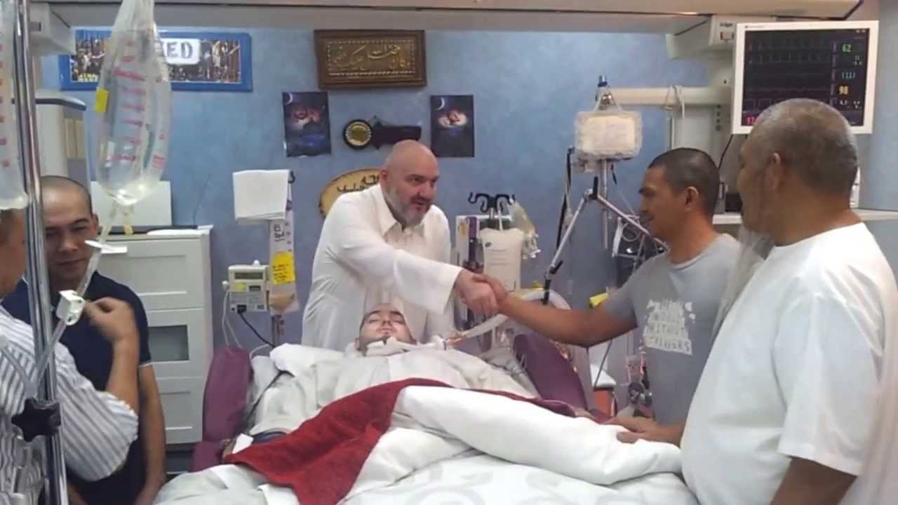فيديو مؤثر: إشهار إسلام فلبينيان في غرفة الوليد بن خالد شافاه الله