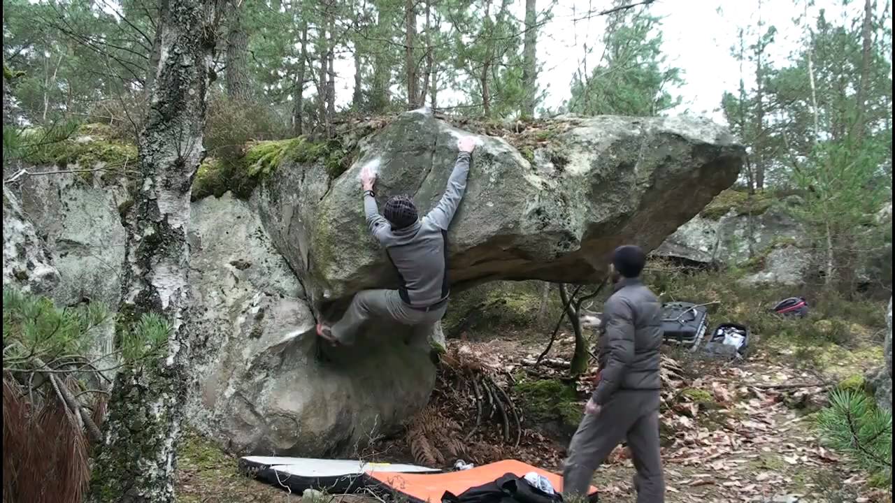 Fontainebleau bouldering - Narine &agrave; Voile (6c/7a)