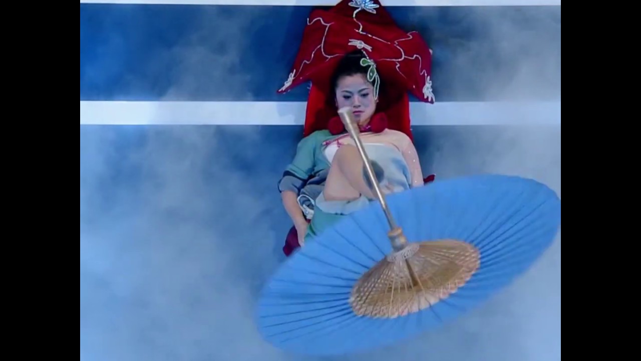 Acrobatics: Umbrella foot juggling| CCTV English